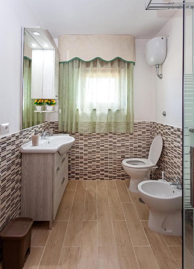 Il Tiglio Holiday Home - De Vivo Realty マッサ・ルブレンセ エクステリア 写真