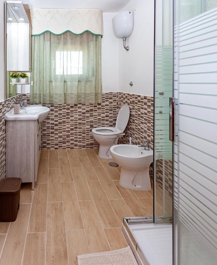 Il Tiglio Holiday Home - De Vivo Realty マッサ・ルブレンセ エクステリア 写真