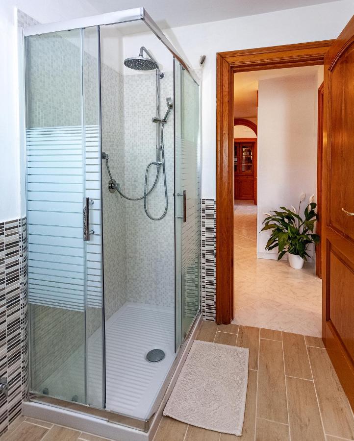 Il Tiglio Holiday Home - De Vivo Realty マッサ・ルブレンセ エクステリア 写真