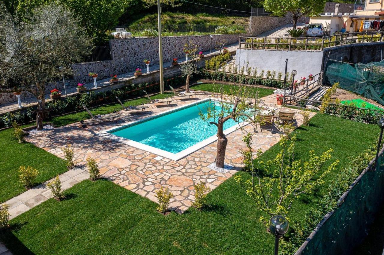 Il Tiglio Holiday Home - De Vivo Realty マッサ・ルブレンセ エクステリア 写真