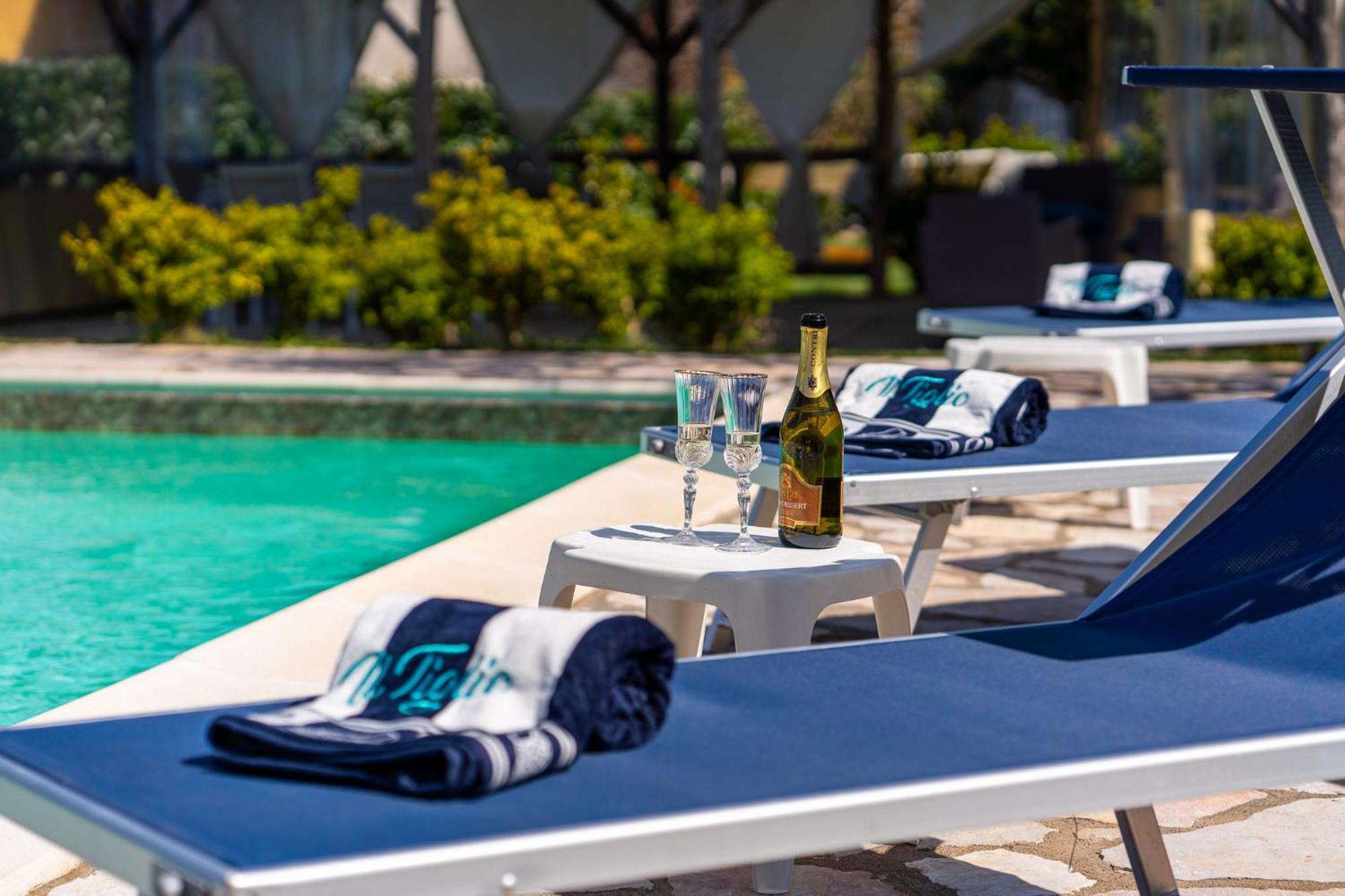 Il Tiglio Holiday Home - De Vivo Realty マッサ・ルブレンセ エクステリア 写真