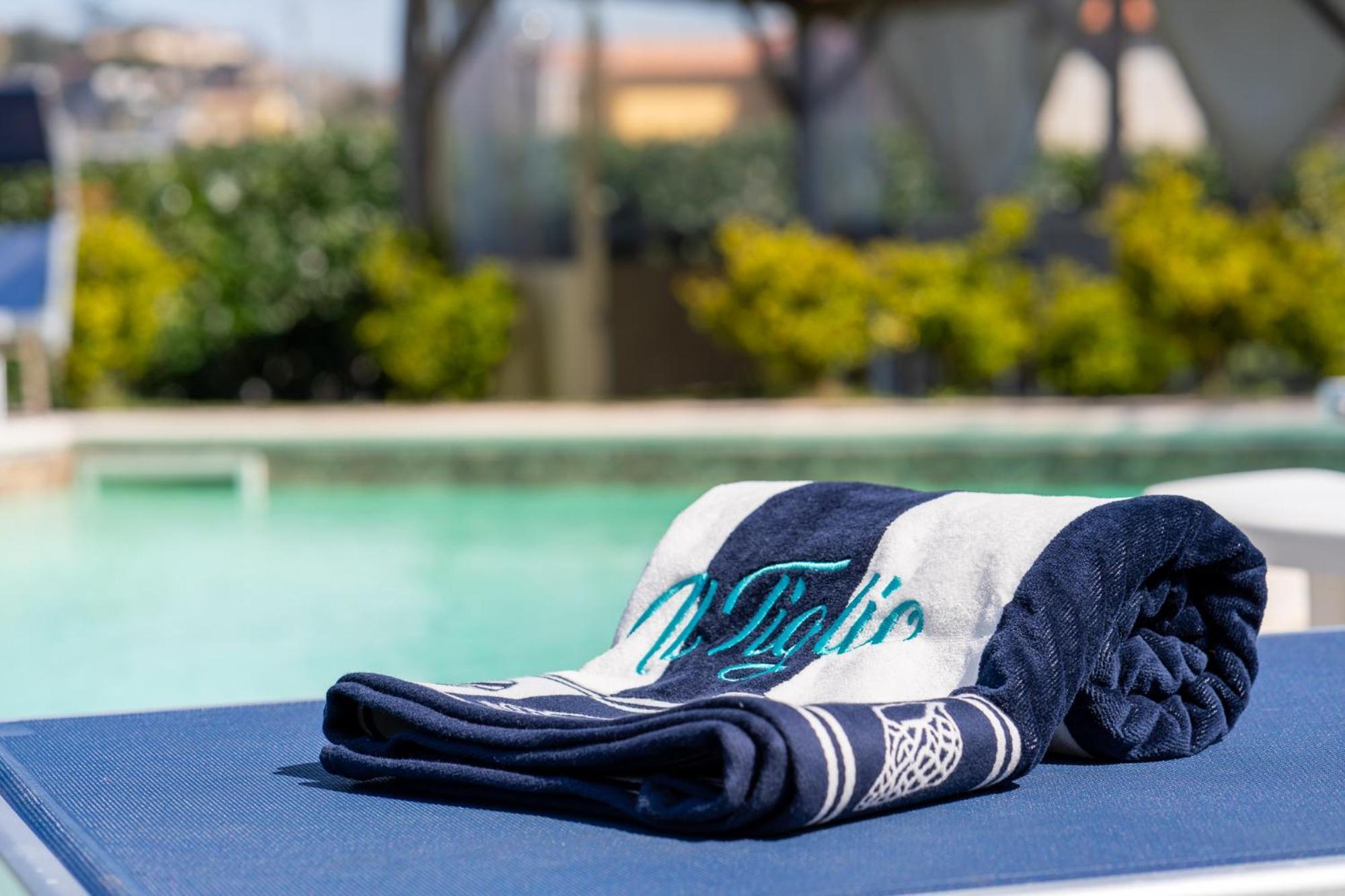 Il Tiglio Holiday Home - De Vivo Realty マッサ・ルブレンセ エクステリア 写真