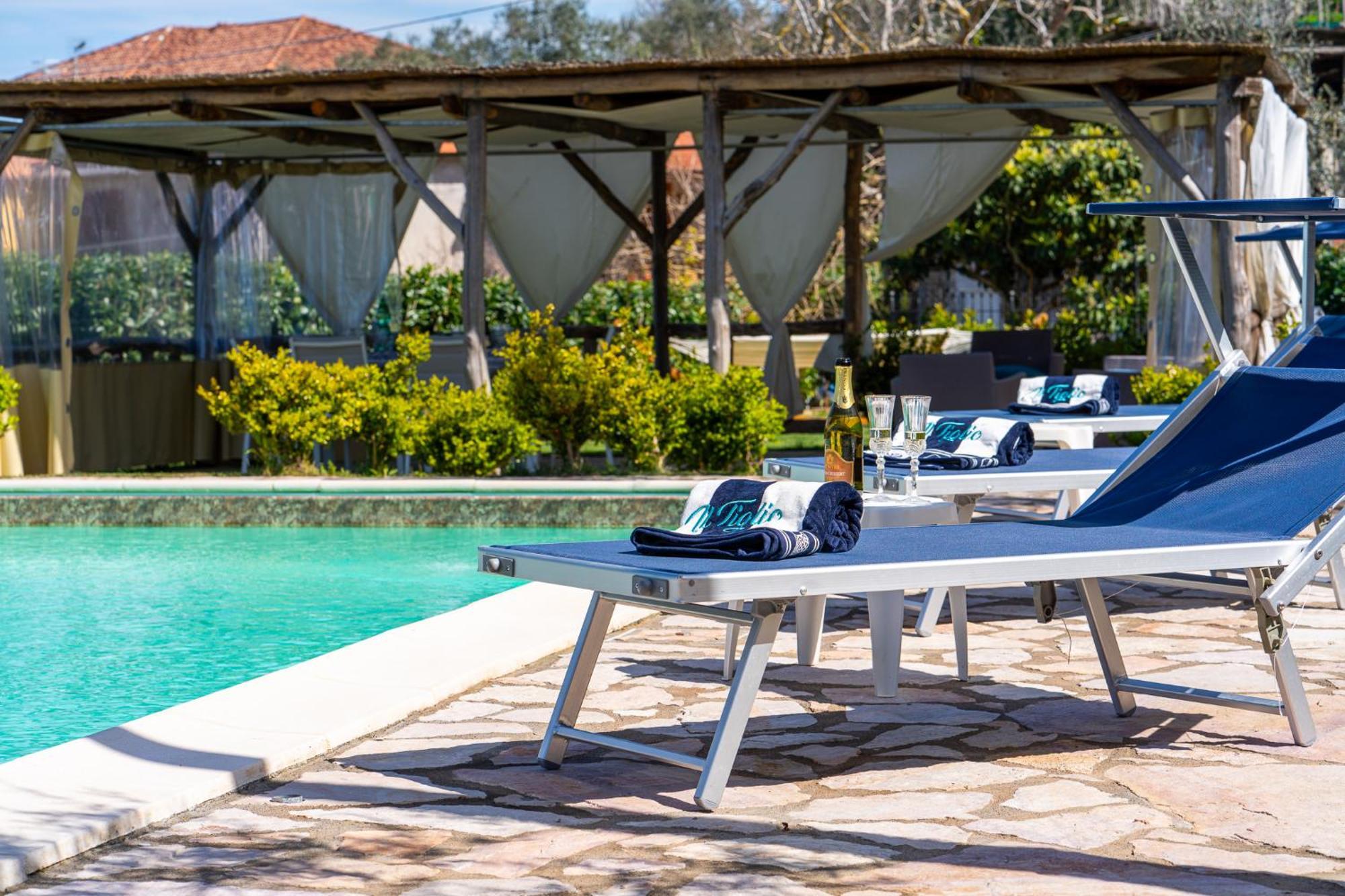 Il Tiglio Holiday Home - De Vivo Realty マッサ・ルブレンセ エクステリア 写真