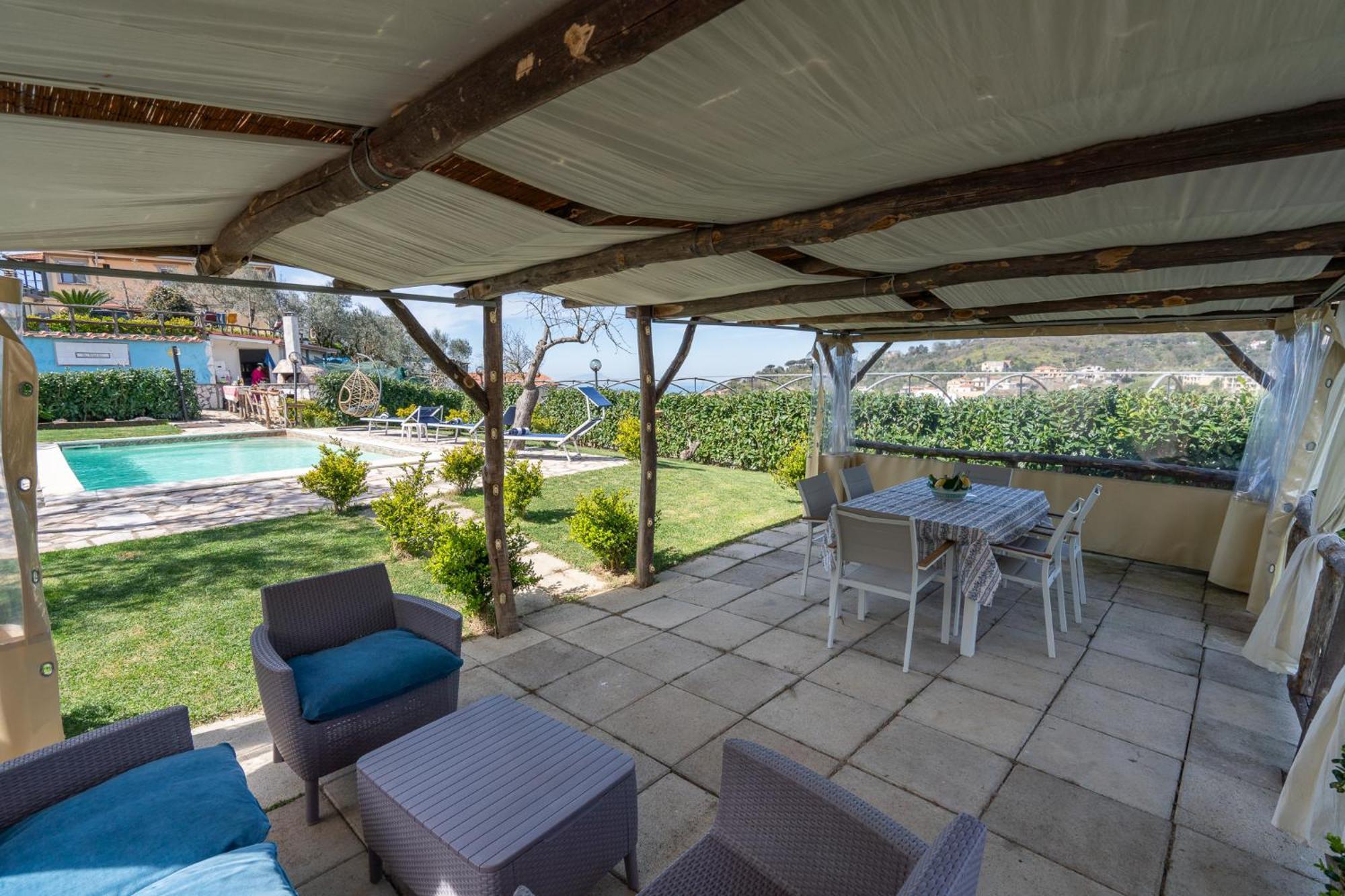 Il Tiglio Holiday Home - De Vivo Realty マッサ・ルブレンセ エクステリア 写真