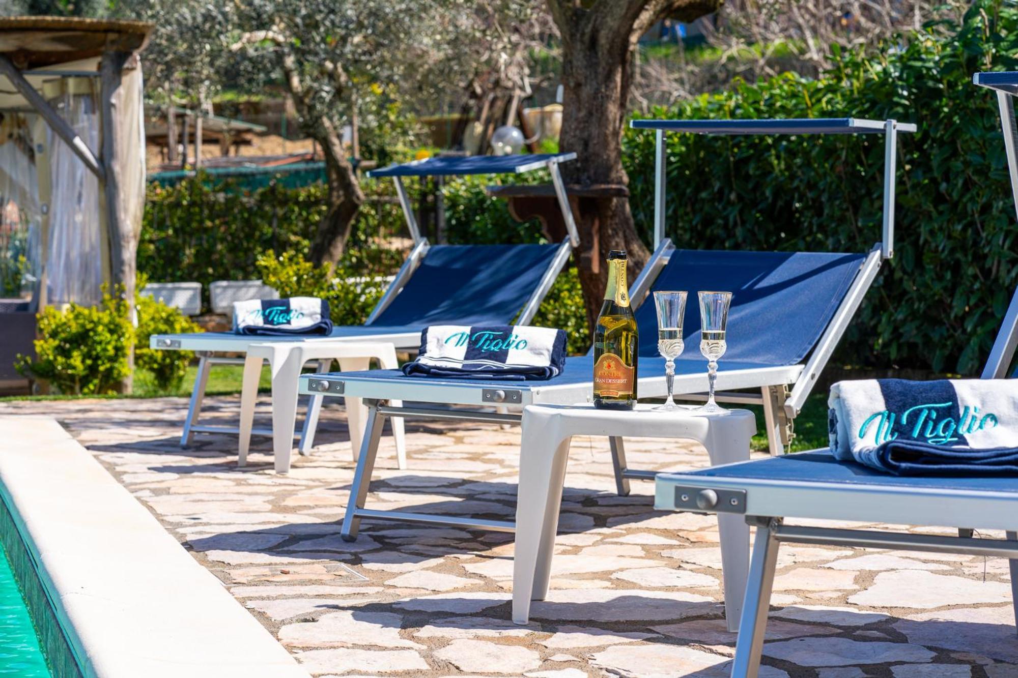 Il Tiglio Holiday Home - De Vivo Realty マッサ・ルブレンセ エクステリア 写真