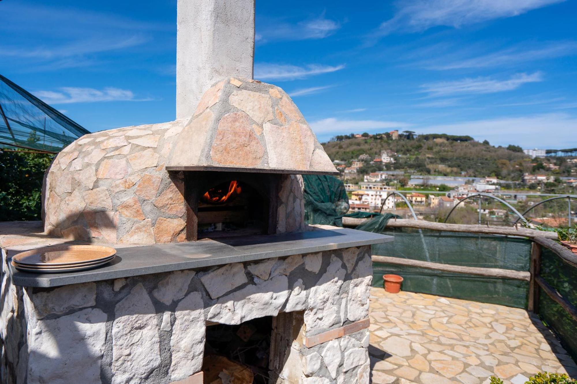 Il Tiglio Holiday Home - De Vivo Realty マッサ・ルブレンセ エクステリア 写真