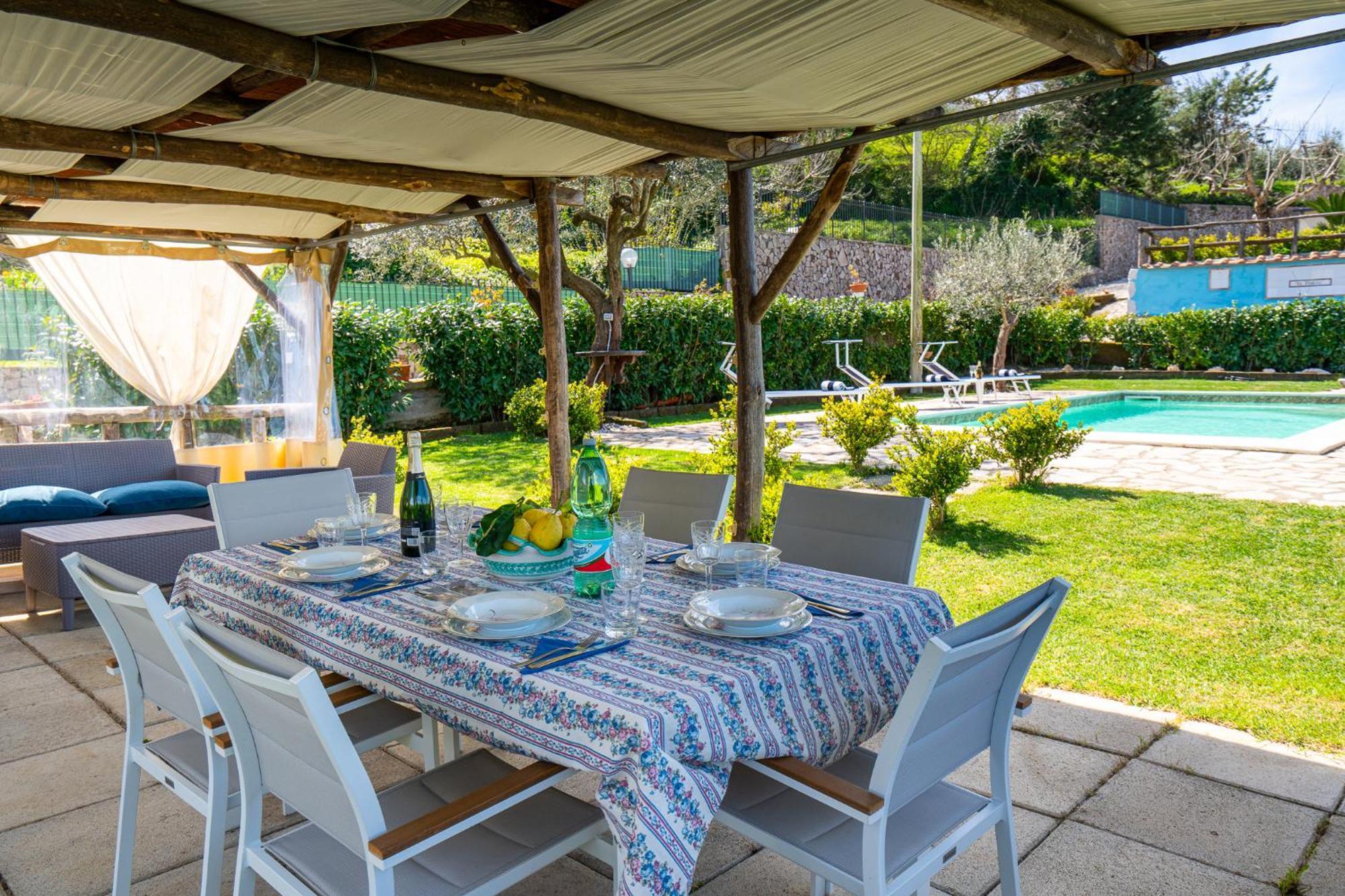 Il Tiglio Holiday Home - De Vivo Realty マッサ・ルブレンセ エクステリア 写真