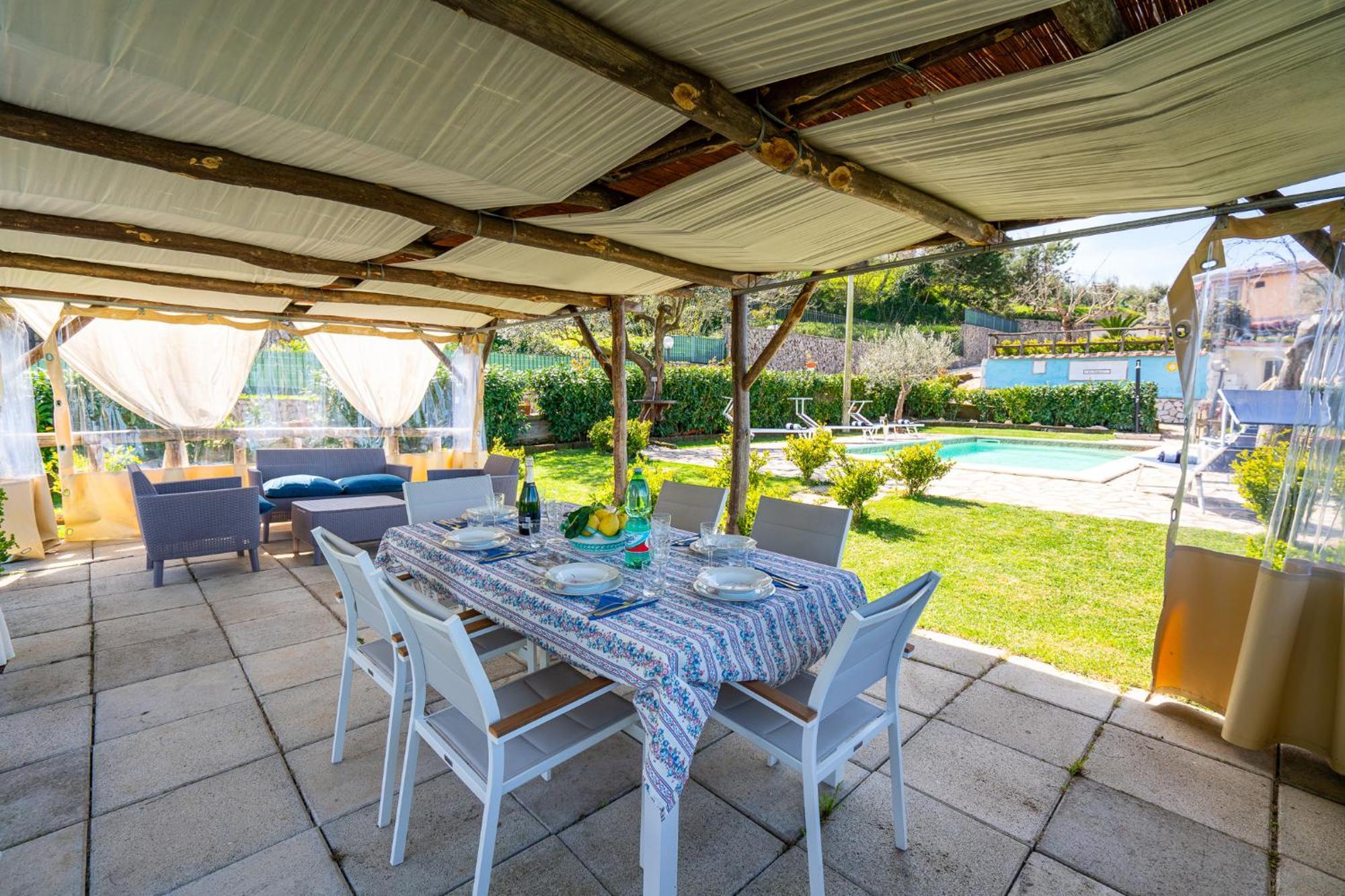 Il Tiglio Holiday Home - De Vivo Realty マッサ・ルブレンセ エクステリア 写真