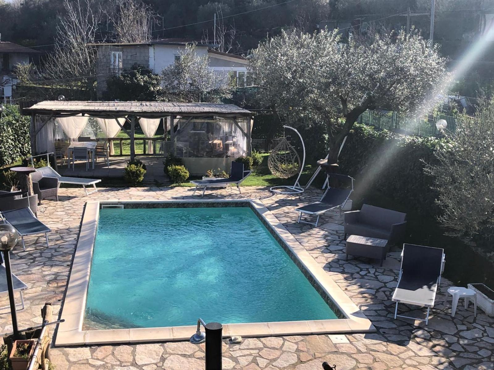 Il Tiglio Holiday Home - De Vivo Realty マッサ・ルブレンセ エクステリア 写真