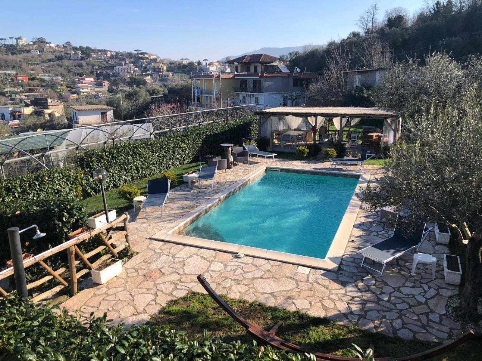 Il Tiglio Holiday Home - De Vivo Realty マッサ・ルブレンセ エクステリア 写真